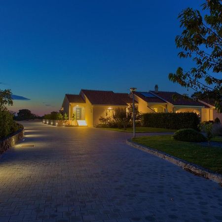 Holiday Home Elegant Vrh  Kültér fotó