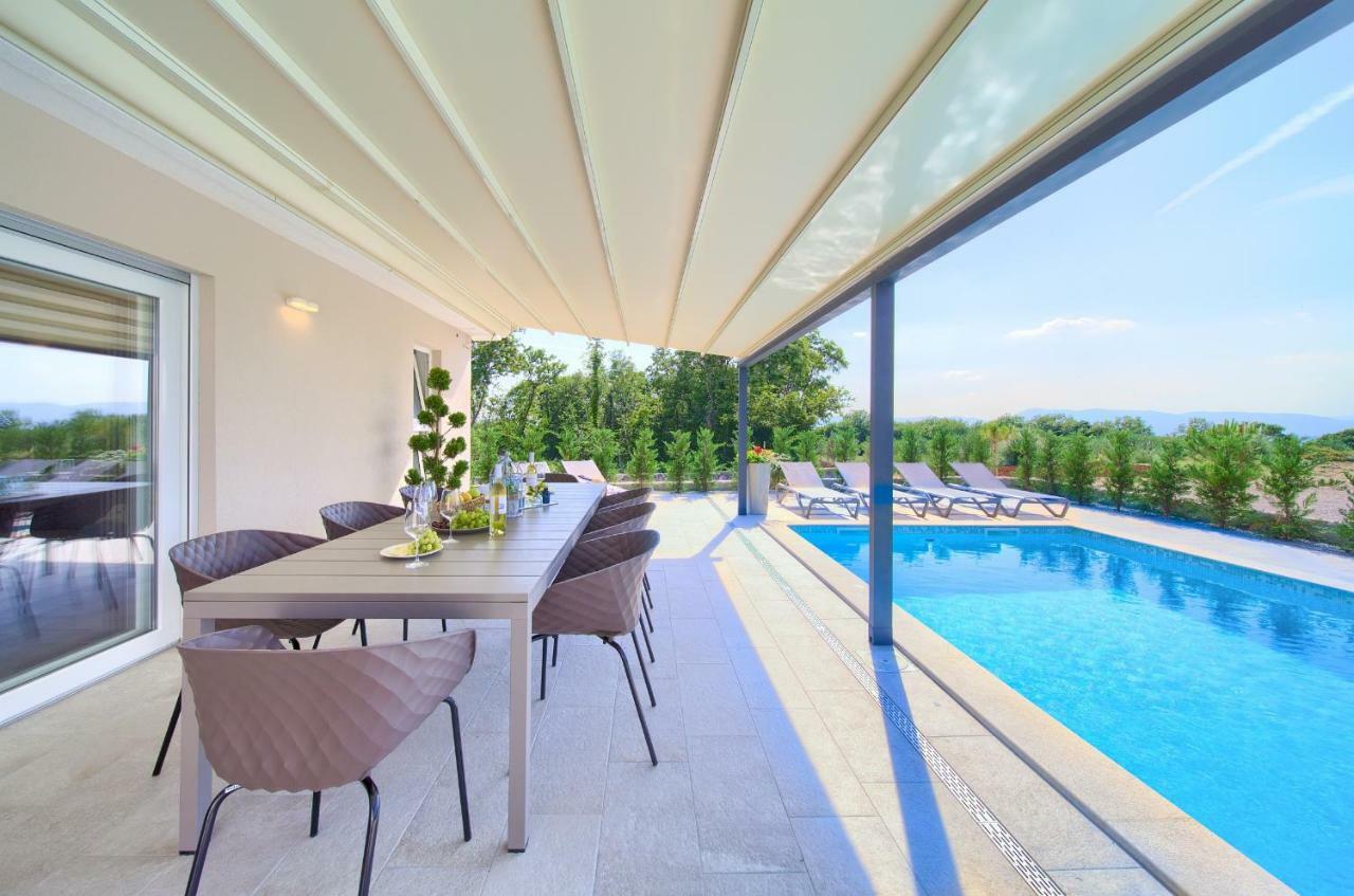 Holiday Home Elegant Vrh  Kültér fotó