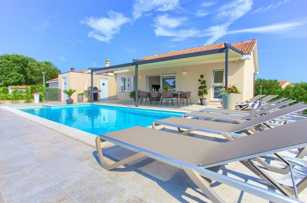 Holiday Home Elegant Vrh  Kültér fotó