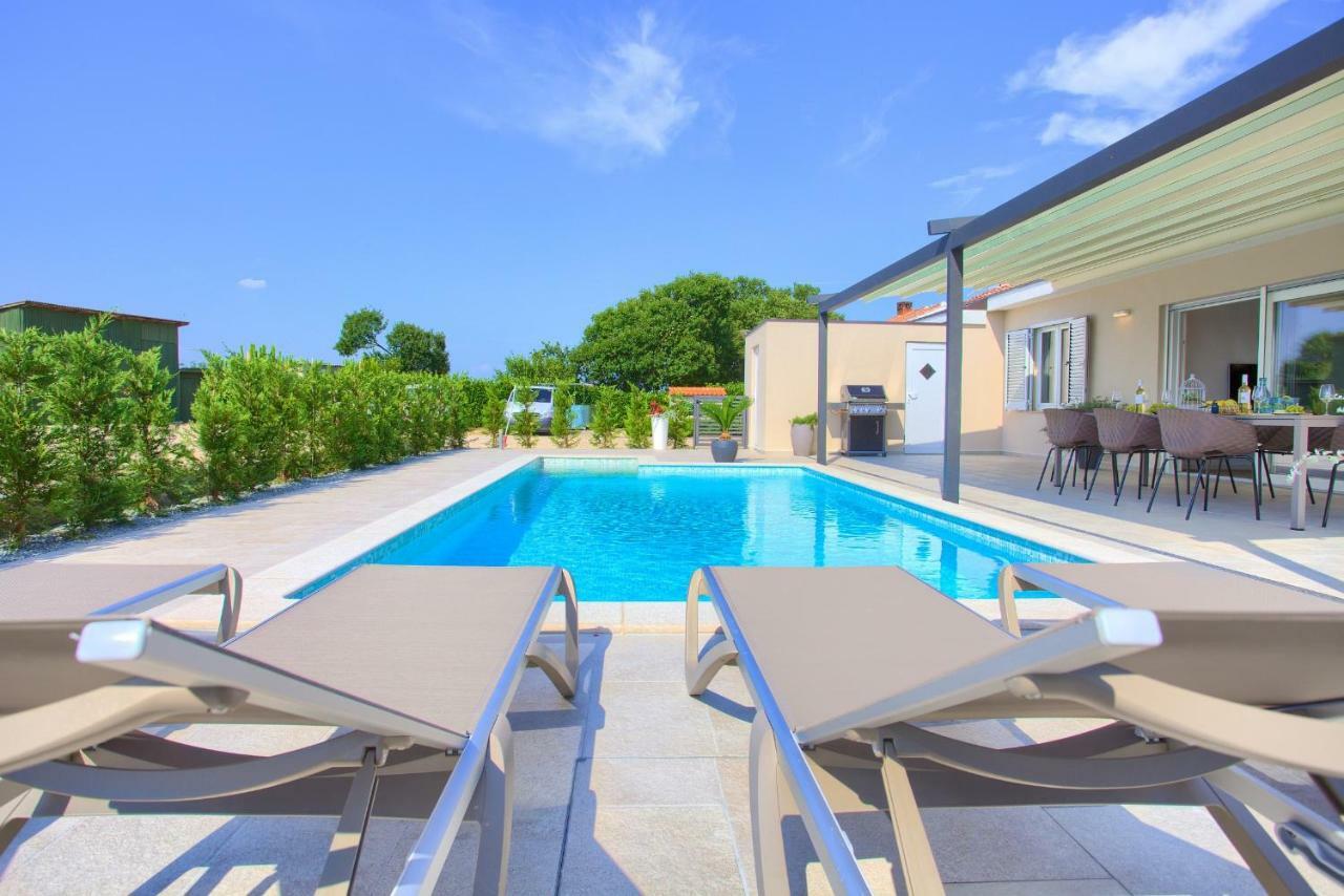 Holiday Home Elegant Vrh  Kültér fotó