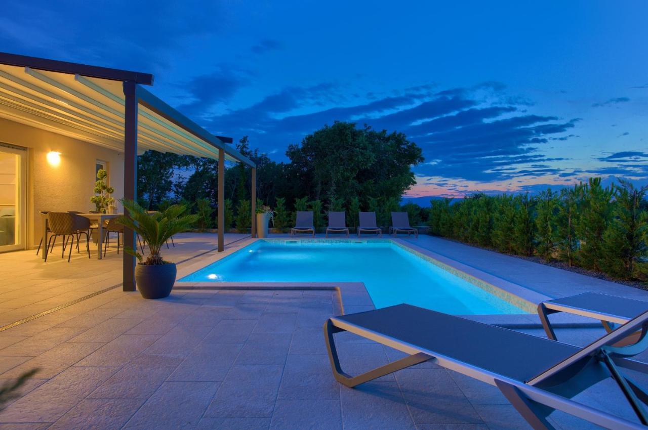 Holiday Home Elegant Vrh  Kültér fotó