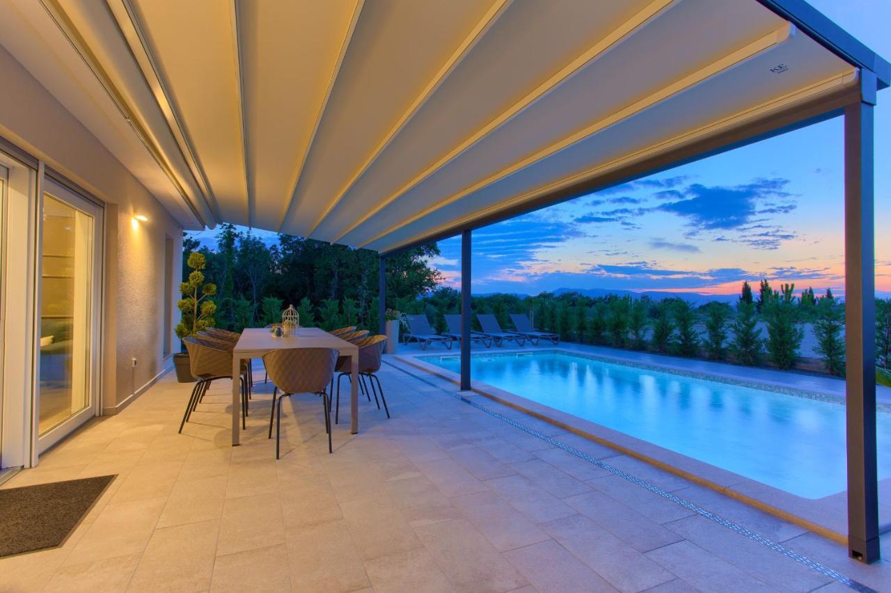 Holiday Home Elegant Vrh  Kültér fotó