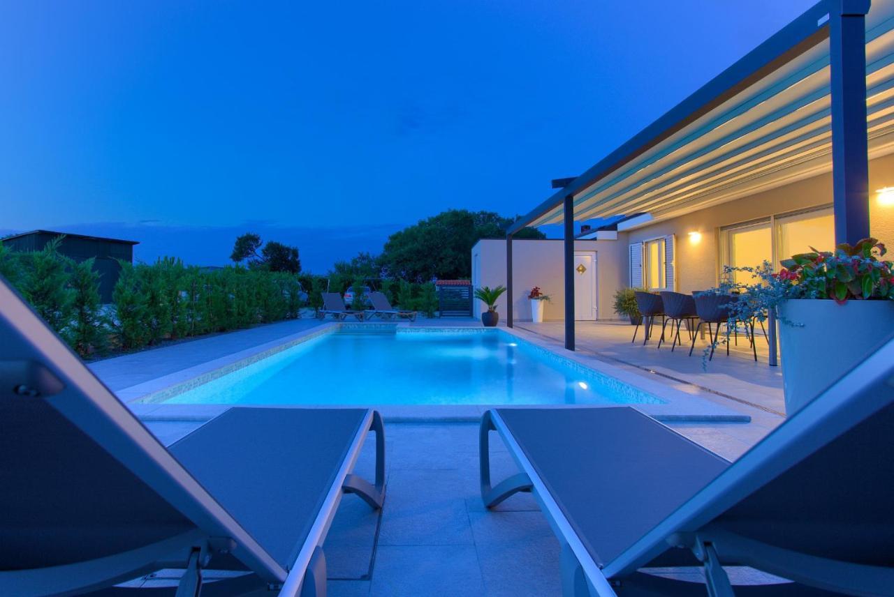 Holiday Home Elegant Vrh  Kültér fotó