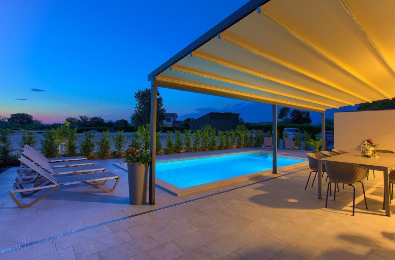 Holiday Home Elegant Vrh  Kültér fotó