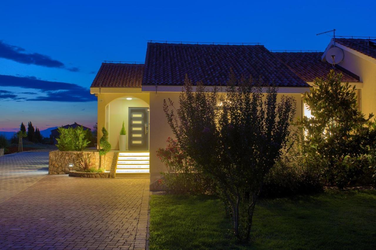 Holiday Home Elegant Vrh  Kültér fotó