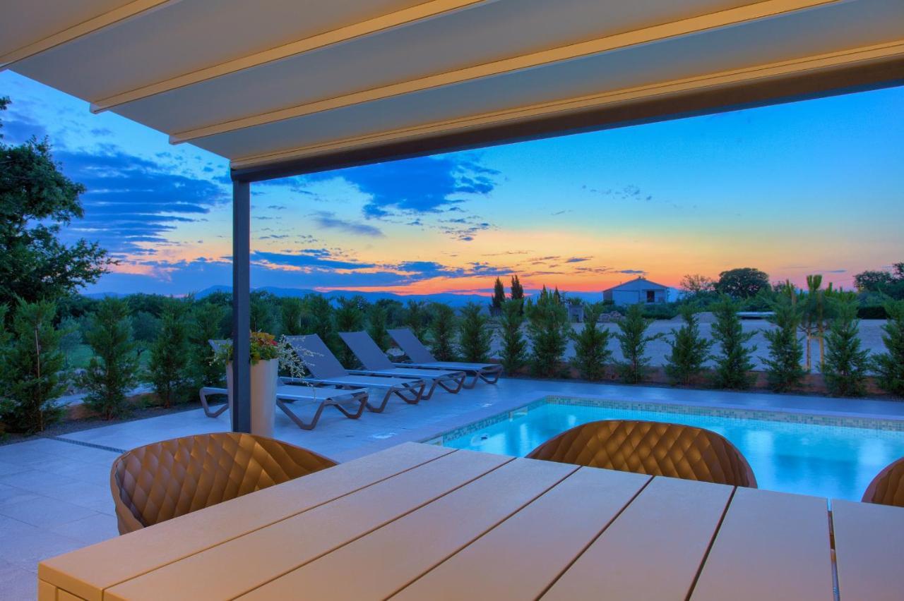 Holiday Home Elegant Vrh  Kültér fotó